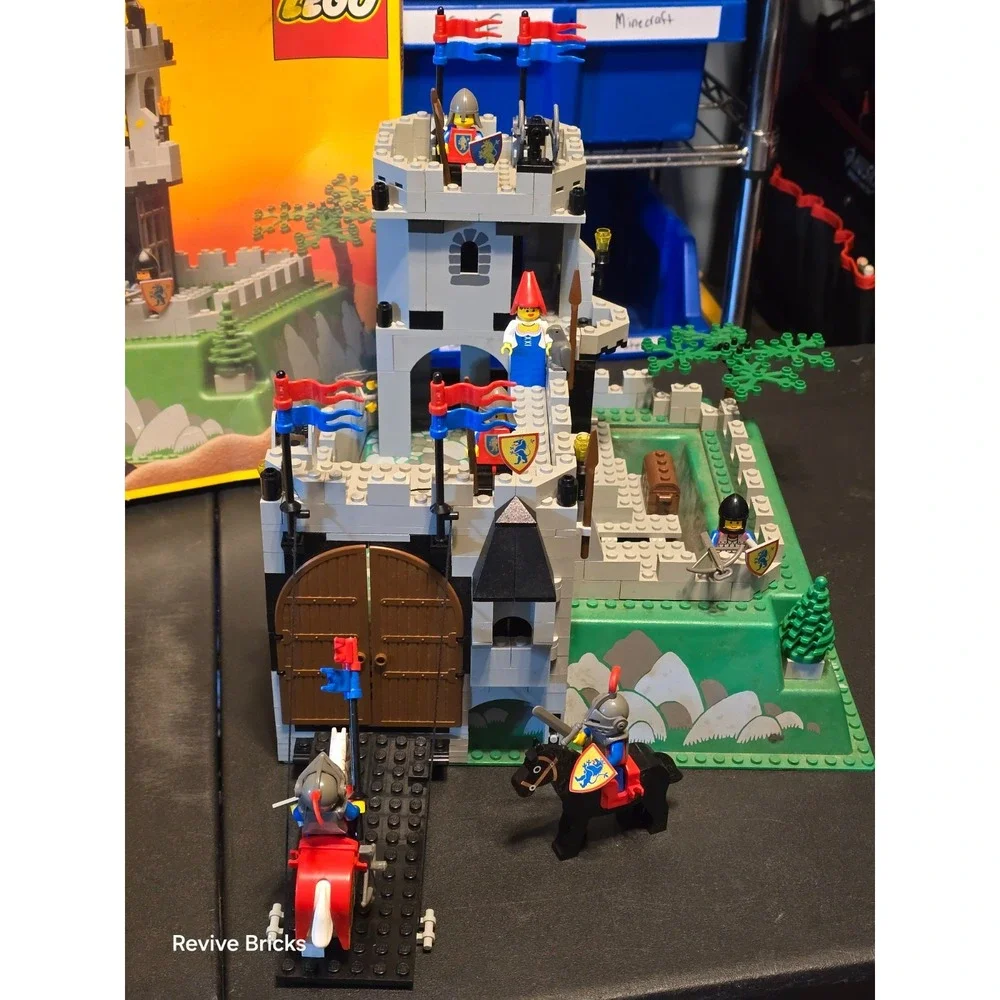 VTG 1990 LEGO Legoland Set #6081 King's Mountain Fortress W/ Box and Manual READ